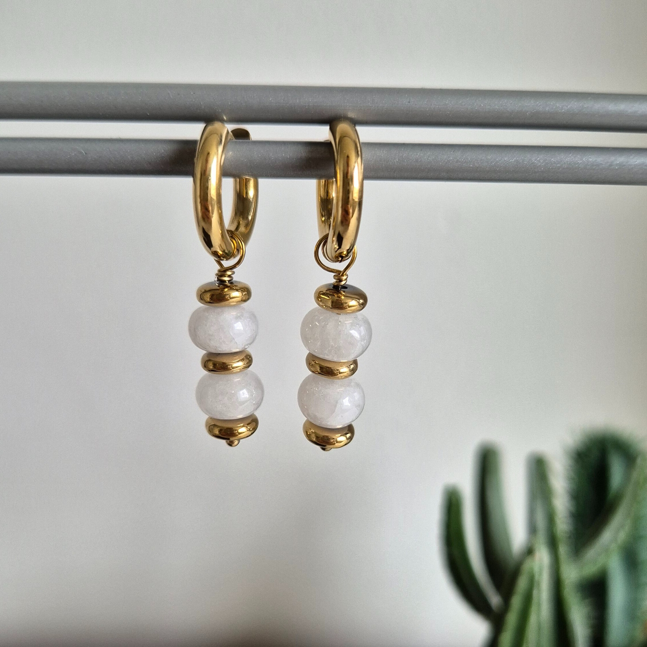 Oorbellen met stenen bolletjes Wit