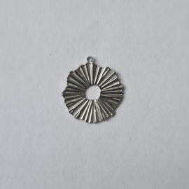 Bedel / hanger abstracte bloem zilver