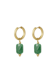 Gouden oorringen met groene hanger