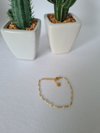 Armbandje crème goud