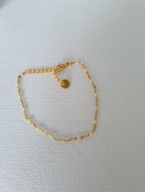 Armbandje crème goud