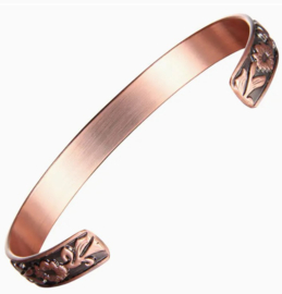 Kupferarmband mit Blumenmotiv
