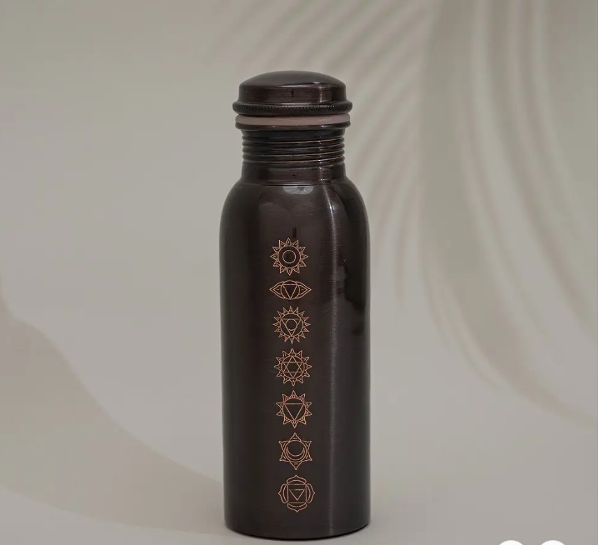 Puur koperen waterfles 7 chakra’s antique ± 750 ml – 260 gr