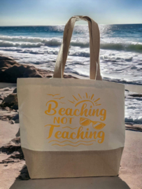 Shopper met jutte bodem “beaching not teaching”