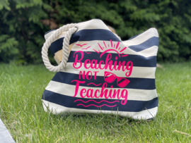Beachbag breed 'Beaching not teaching'