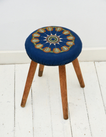 Vintage Krukje met geborduurde top