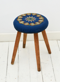 Vintage Krukje met geborduurde top