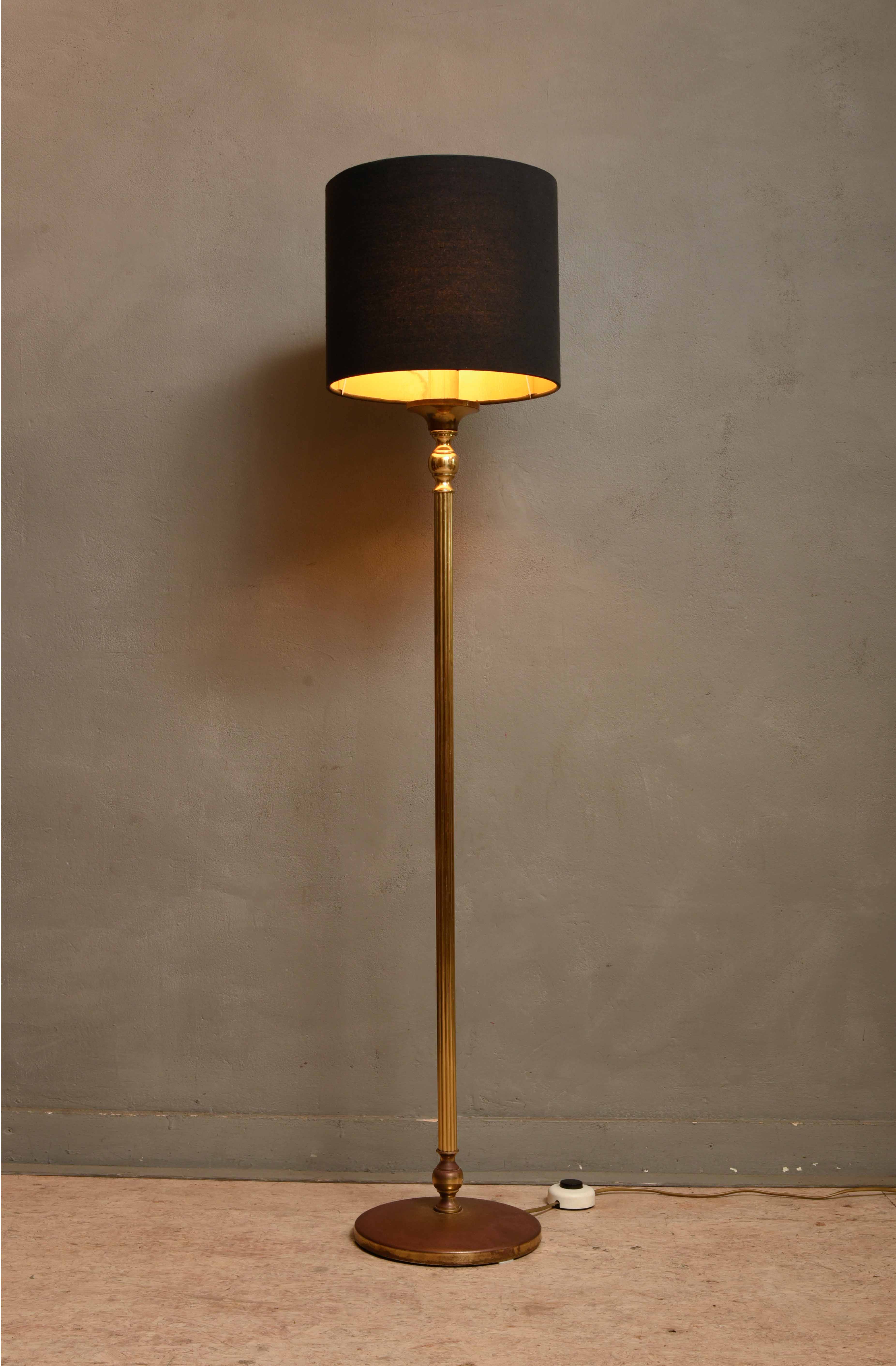 Vintage Gouden Vloerlamp met Zwarte Kap