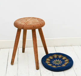 Vintage Krukje met geborduurde top