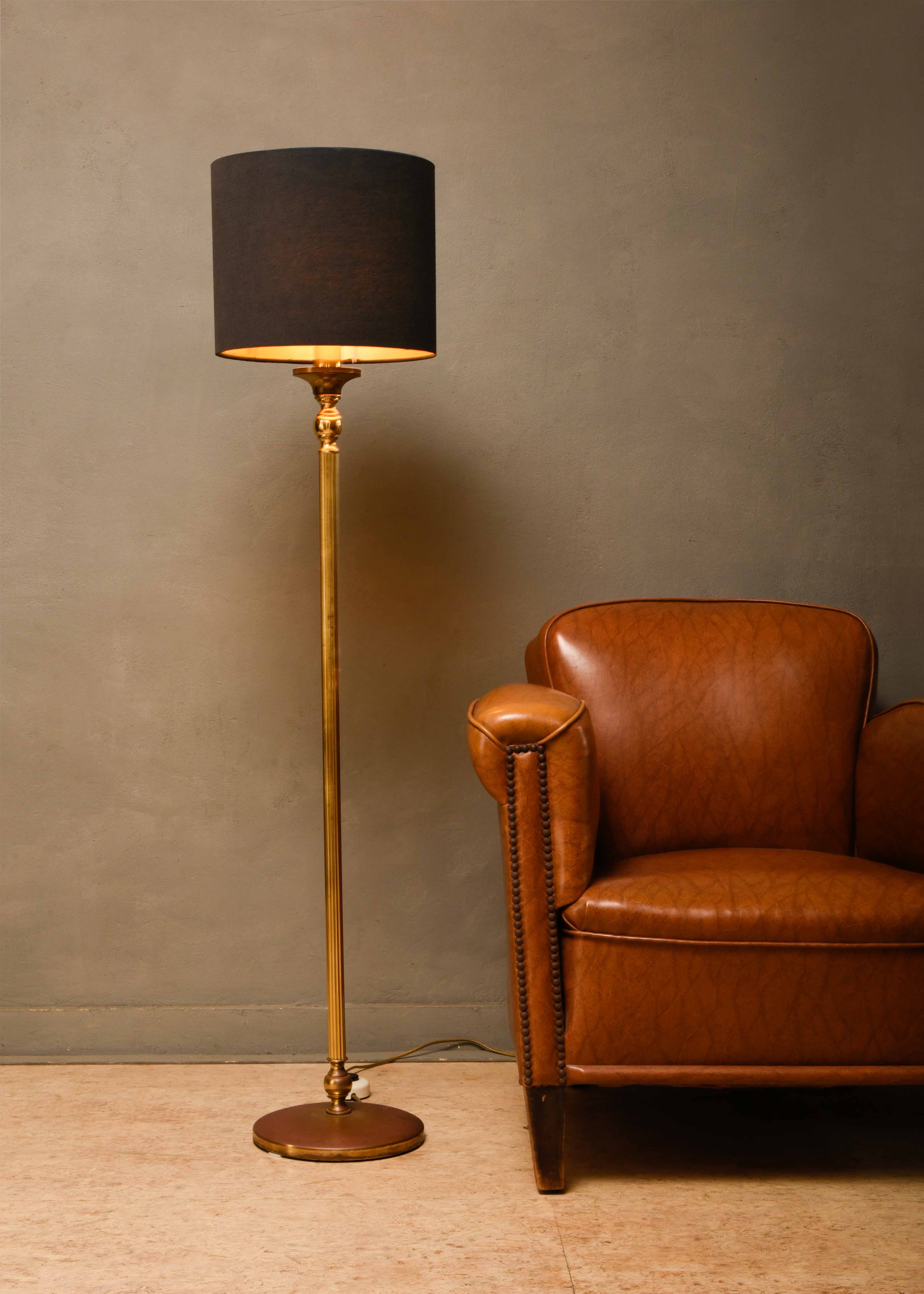 Vintage Gouden Vloerlamp met Zwarte Kap