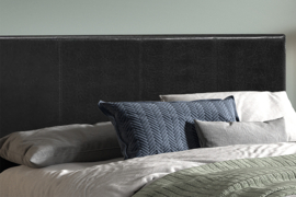 BED 'ROMA' 140X200 MET LATTENBODEM PU ZWART