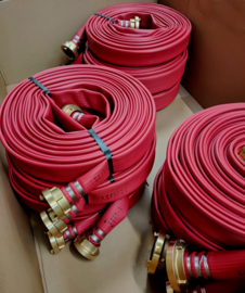 Professionele brandslang | Type Heavy Duty NBR rubber rood 2,5" | DN 65 | 65 mm x  lengte 20 meter + Storz NOK | NA 81 (Storz 65) (zeer slijtvast + o.a. oliebestendig)