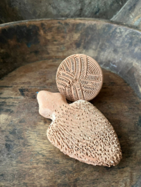 Handgemaakte terracotta voet scrubsteen schildpad