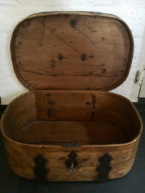 Ovale houten reiskist