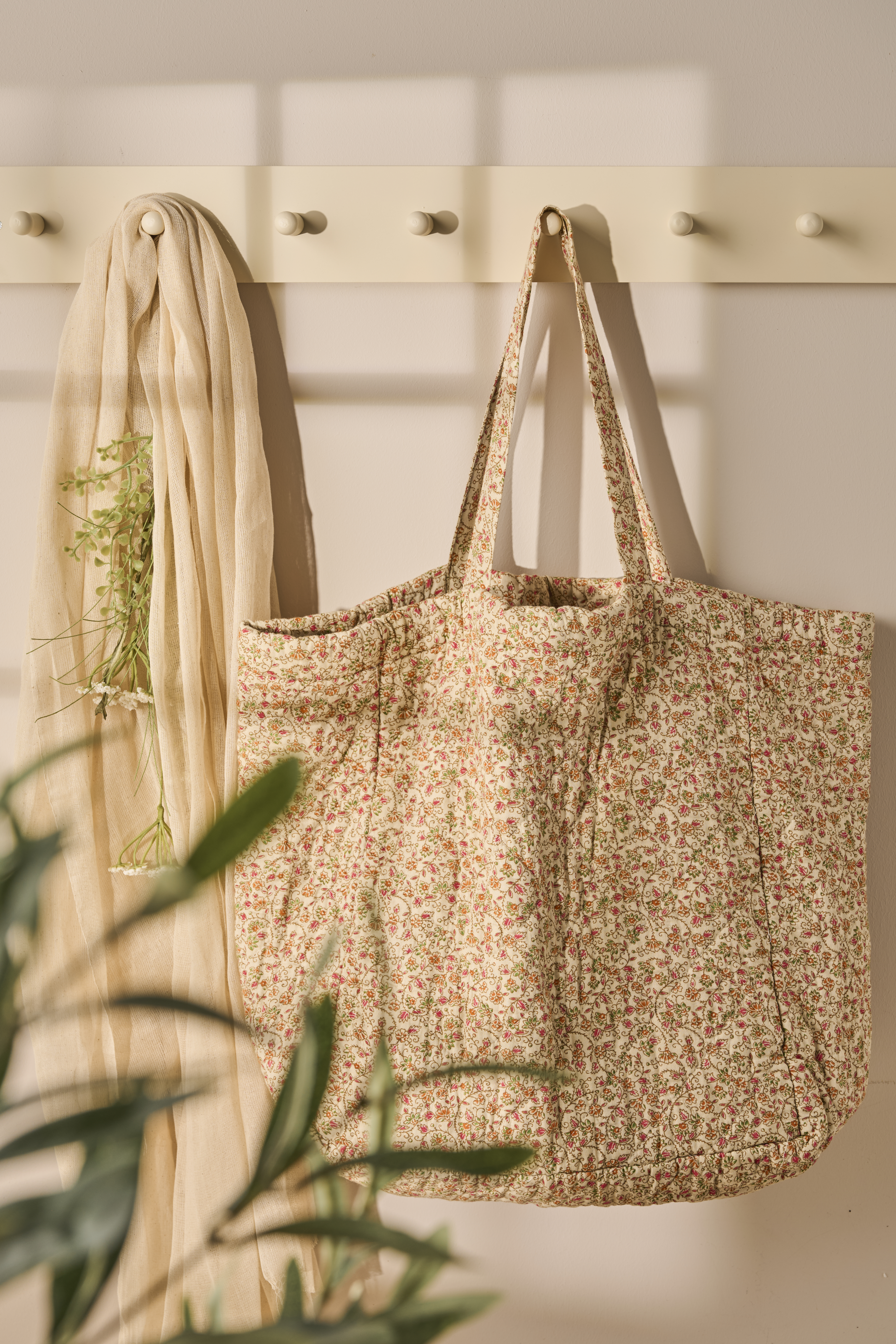 Gewatteerde tas | Rood, groen en oranje bloemetjes | IB Laursen