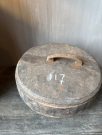 Unieke houten bak met deksel M r.6