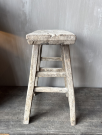 Uniek houten krukje recht nr.1