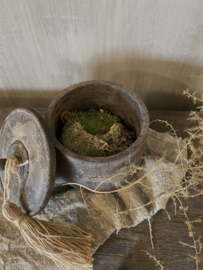 Unieke pot met deksel en kwast