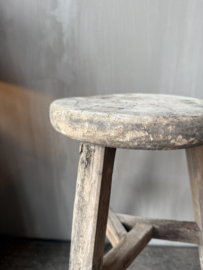 Uniek houten krukje rond nr.2