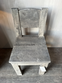 Aura Peeperkorn old farm kinderstoeltje