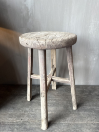 Uniek houten krukje rond nr.5