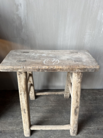 Uniek houten krukje recht nr.3