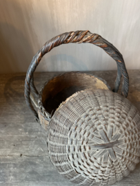 Rieten mand met deksel