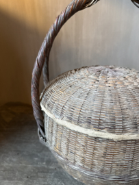 Rieten mand met deksel