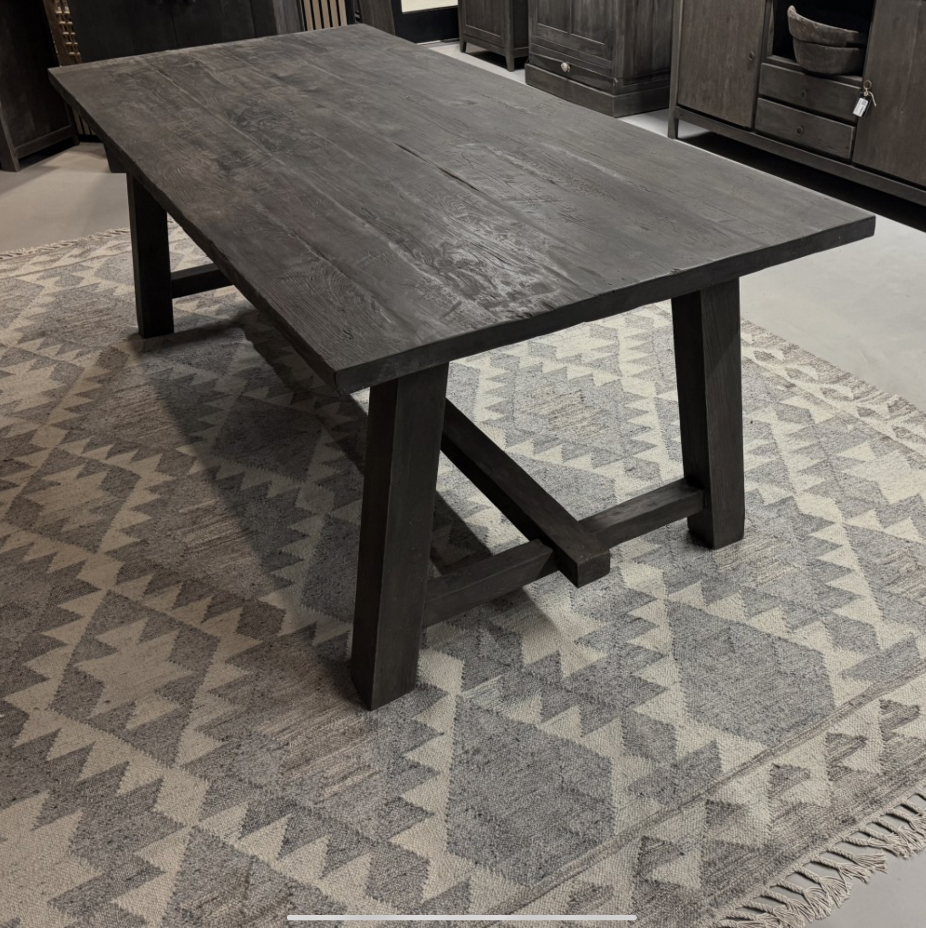 Luksa A-poot eettafel Jara