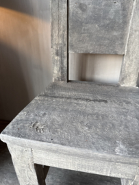 Aura Peeperkorn old farm kinderstoeltje