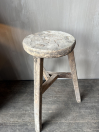 Uniek houten krukje rond nr.2