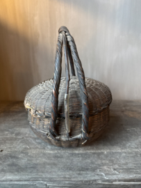 Rieten mand met deksel