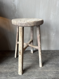Uniek houten krukje rond nr.5