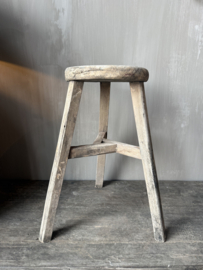 Uniek houten krukje rond nr.2