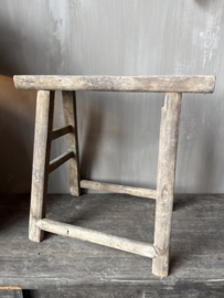 Uniek houten krukje recht nr.4