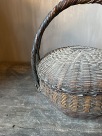 Rieten mand met deksel