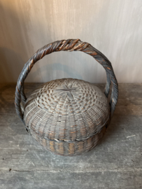 Rieten mand met deksel