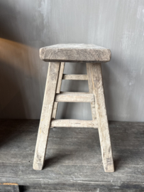 Uniek houten krukje recht nr.3