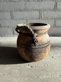 Klein houten kruikje met touw
