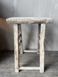 Uniek houten krukje recht nr.1