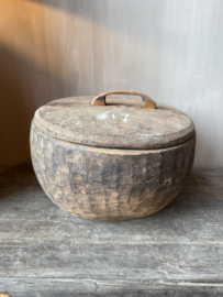 Unieke houten bak met deksel M r.6