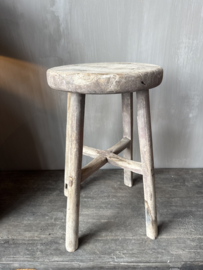 Uniek houten krukje rond nr.5