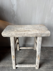 Uniek houten krukje recht nr.2