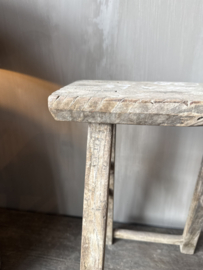 Uniek houten krukje recht nr.1