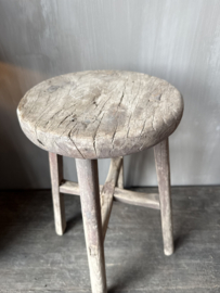 Uniek houten krukje rond nr.5