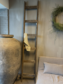 Aura Peeperkorn old barn ladder 250cm