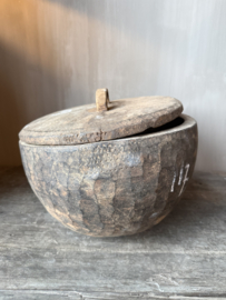 Unieke houten bak met deksel M r.6