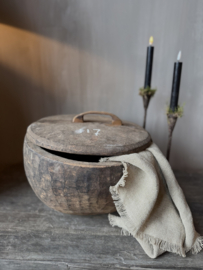 Unieke houten bak met deksel M r.6