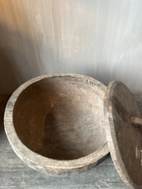 Unieke houten bak met deksel M r.6