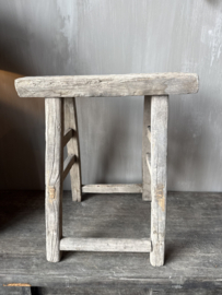 Uniek houten krukje recht nr.2